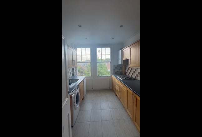 Genuinely bright and spacious 2nd floor flat in N6 Main Photo