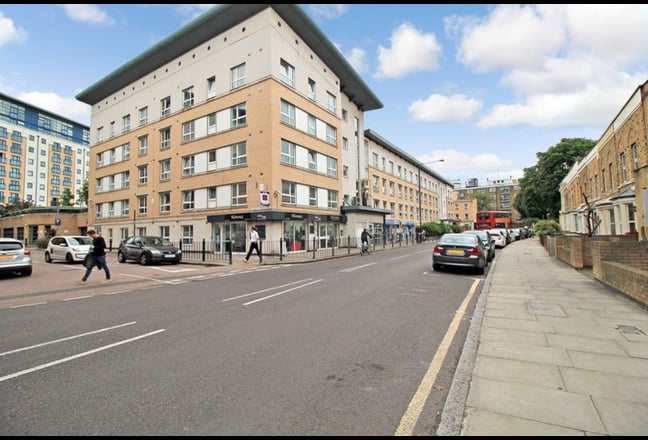 4 BED FLAT near Canary Wharf, Docklands E14 Main Photo