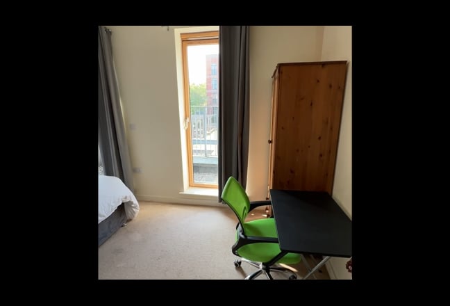 Spacious Double Room I MK 9 | Working professional Main Photo