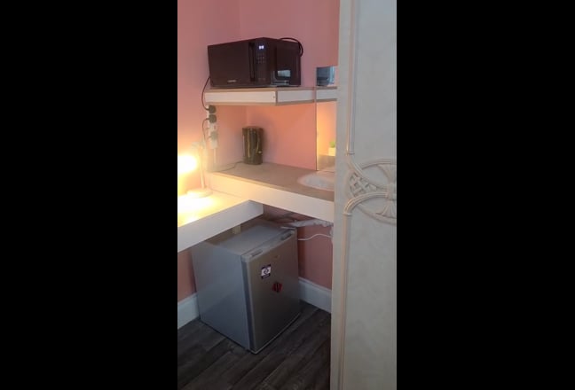 Cosy spacious double room modern flooring. ZONE 2 Main Photo