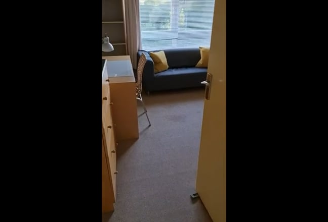 Large central postgrad room, George Sq 7 min Main Photo