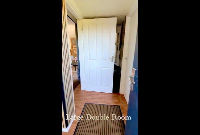 Newly Renovated Furnished Rooms – Crawley Main Photo