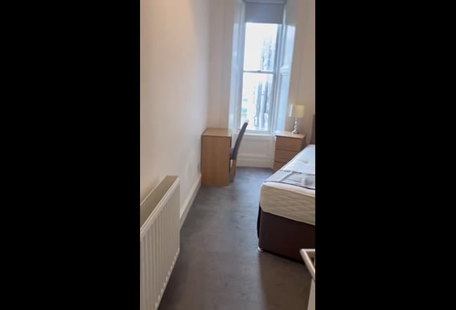Bright Double Room Available in Partick (G11) Main Photo