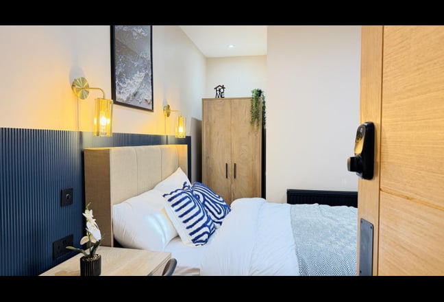 Last of Ensuite Rooms, Personal Fridge Freezer. Main Photo