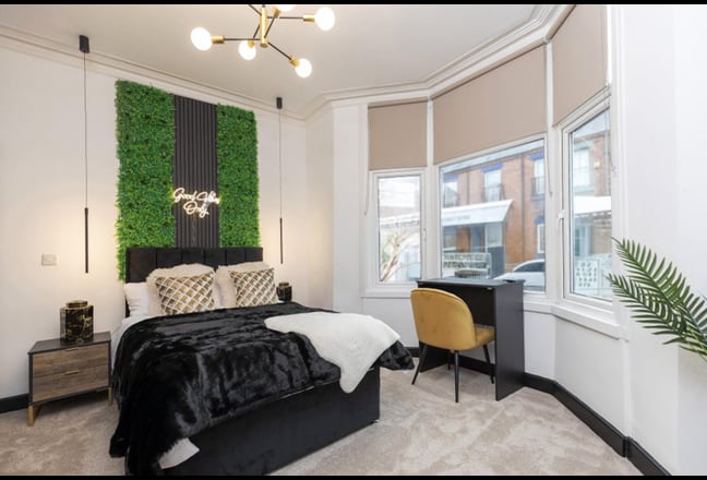 ✨ Furnished Double En-suite Rooms Available July ✨ Main Photo