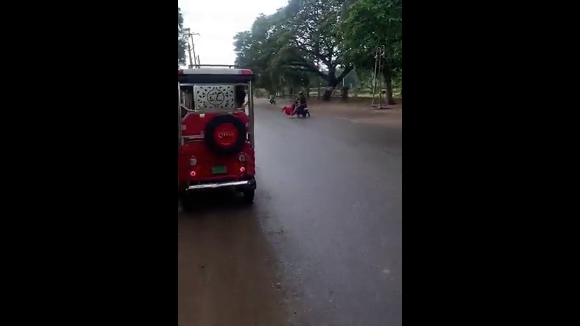 पति ने पत्नी को बाइक पर घसीटा

वीडियो बिहार के नालंदा का है