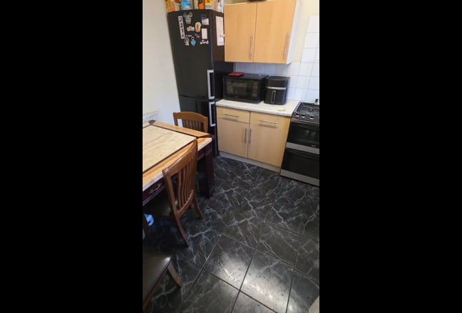 Single furnished bedroom  Main Photo