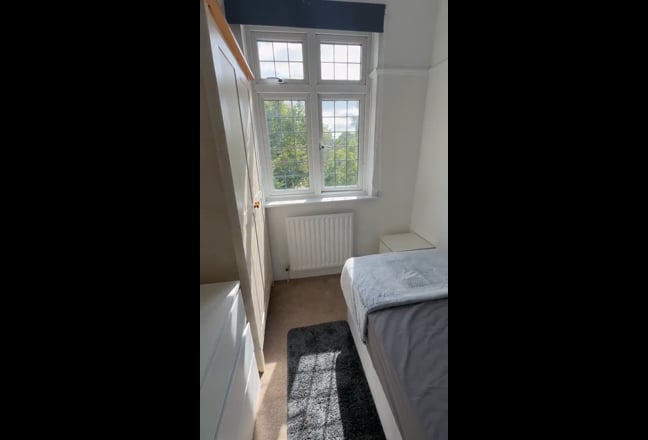 🏡 Single Room in SW19 – Move In Now! Main Photo