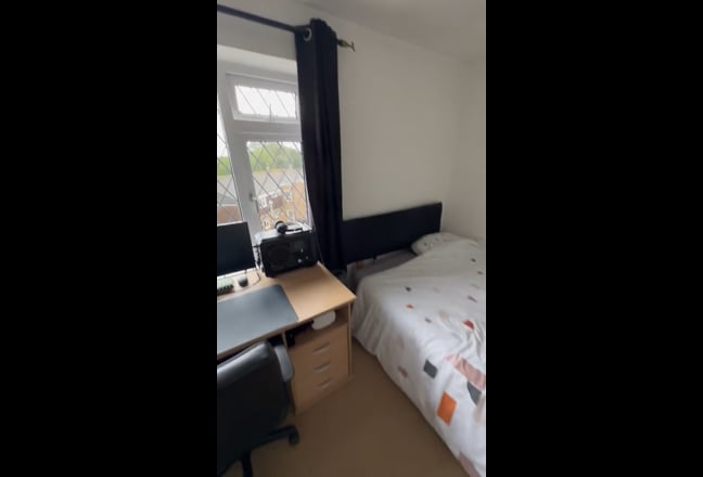 Female Preferred - Large Double Room Swindon, SN3 Main Photo