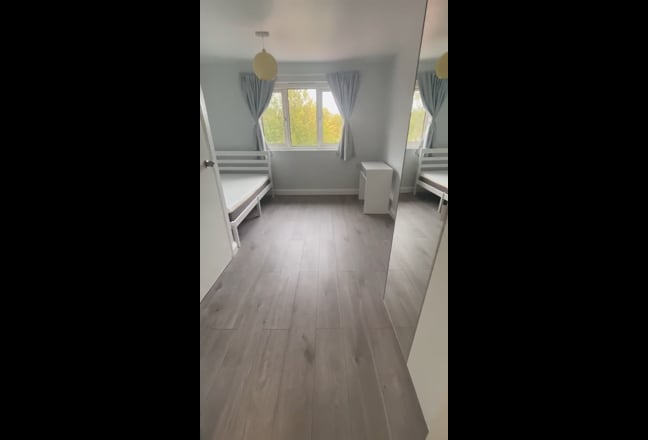 Ensuite double room in friendly houseshare Main Photo