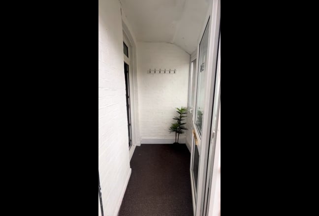 2 x Double Rooms - Parking  Main Photo