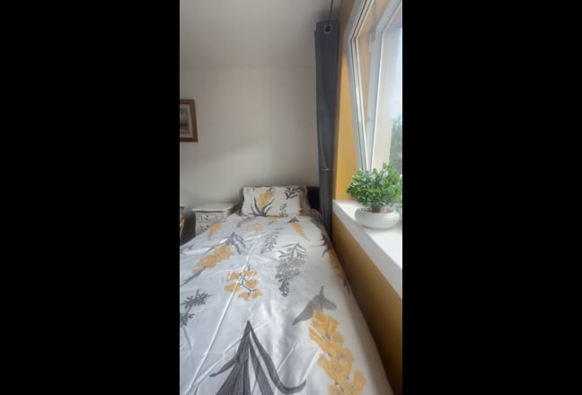 One bedroom available in a shared kitchen and   Main Photo