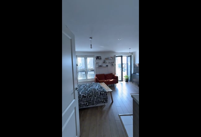 Large studio to let from September Main Photo