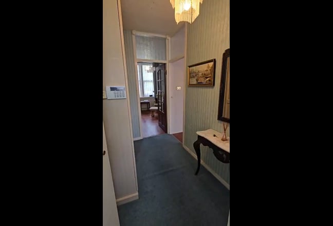 Video 1: Lounge