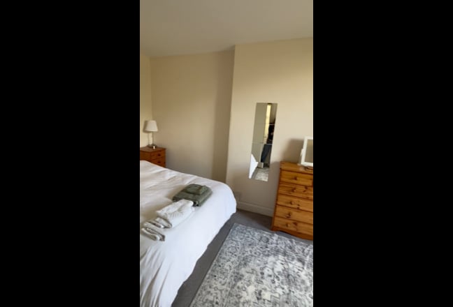 Bright Double Room in Edinburgh Main Photo