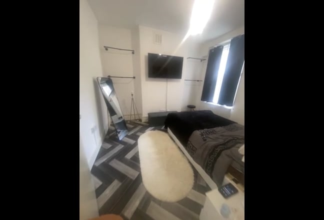 Double bedroom (no credit check) Main Photo