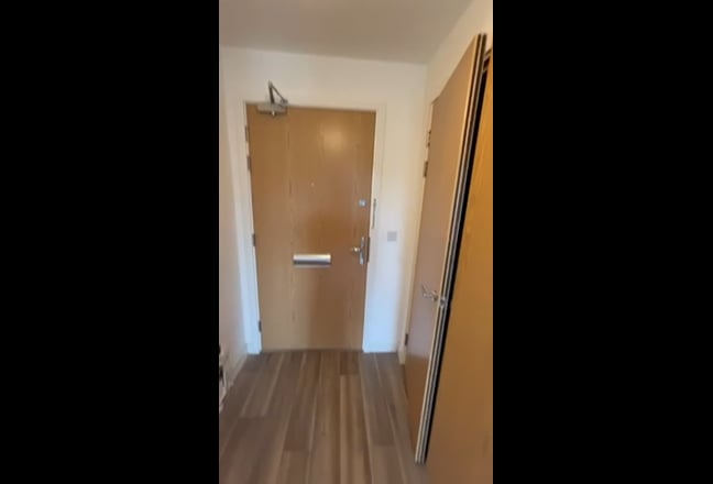 Spacious Double Room with private bathroom  Main Photo