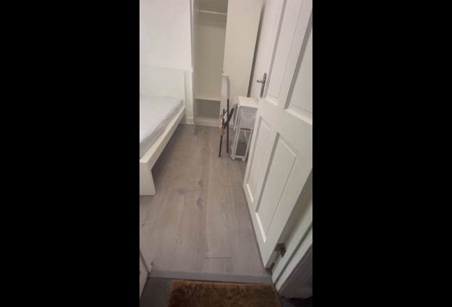 Single Room within a Family Home  Main Photo