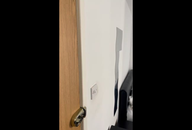 Double Ensuite in Feltham Main Photo