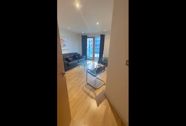     Modern Double Room in Cozy 2-Bed Apartment Main Photo