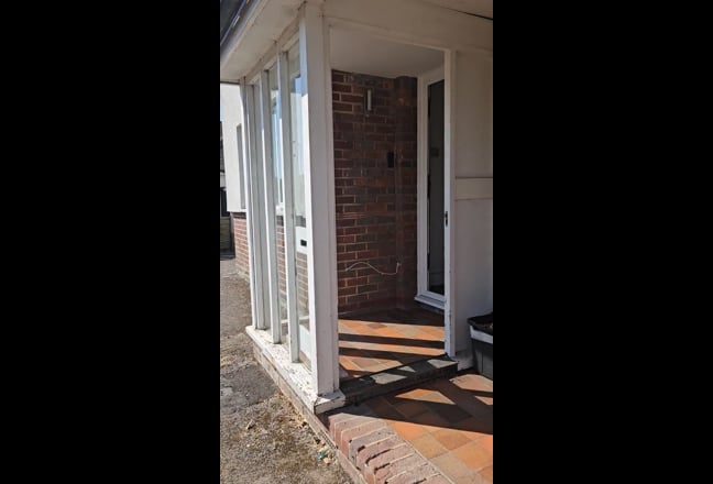 Large ensuite double, walk to Cressex Ind Park Main Photo