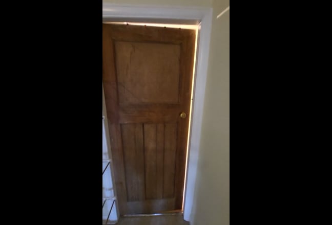 Renovated Single Room Available in Beautiful House Main Photo