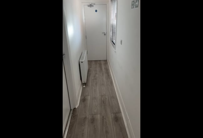 New En-Suite Double Room with Kitchenette - SO15 Main Photo