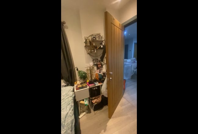 En-suite furnished double room Main Photo