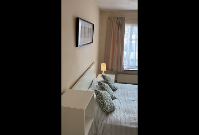 Double ensuite room in shared house (CC) Main Photo