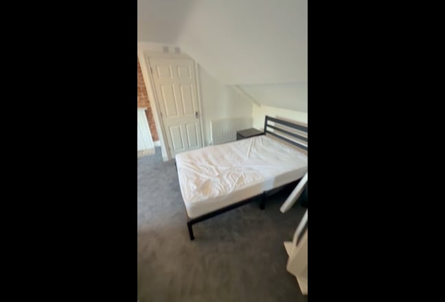 Big ensuite rooms external parking & river garden Main Photo