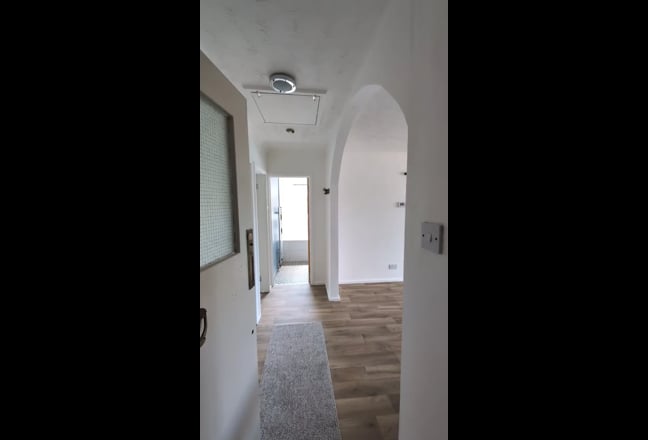 Newly Renovated 2-Bedroom Flat Available  Main Photo