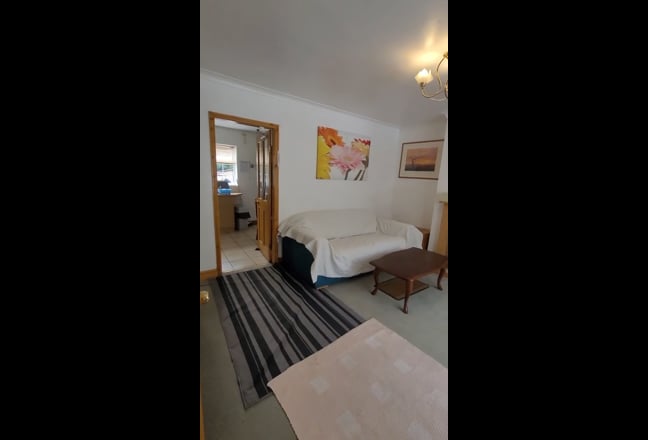 Single bedrooms, Bills&council tax included Main Photo