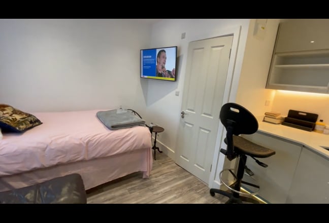 2 Luxury En-suites Double Rooms available  !  Main Photo