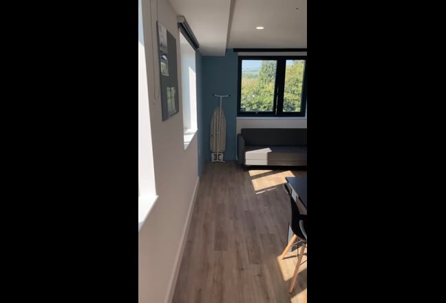 Lower Bristol Road Flat with ensuite & cinema Main Photo