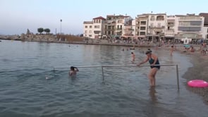 Reparen la barana d'accés a la zona de bany de la Platja després que quedés malmesa