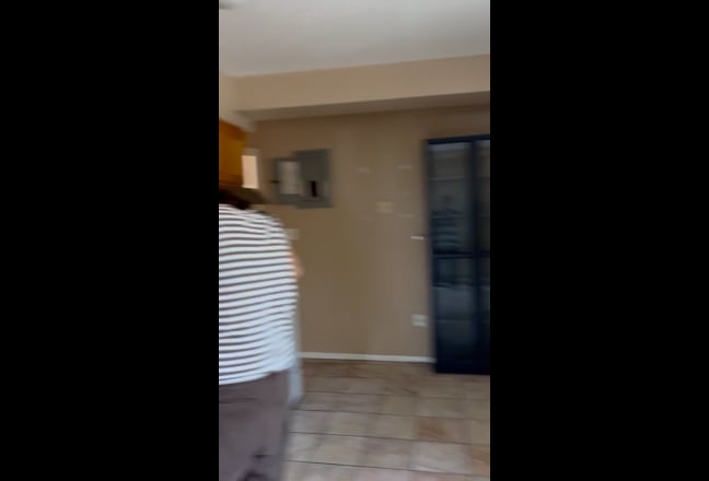 Roommate wanted for Woodside Apartment  Main Photo