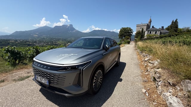 Automobile : on a testé le SUV hybride Omoda 9