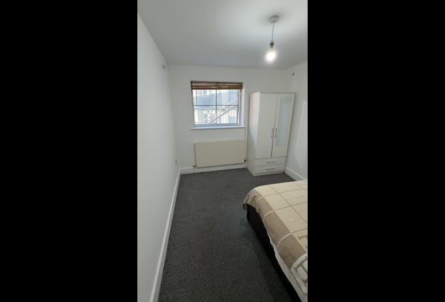 City Centre Double Room - Bills Included! Move Now Main Photo