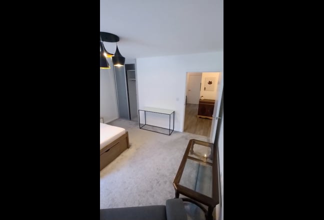 One rooom available in a Extra‑spacious 2 bed flat Main Photo