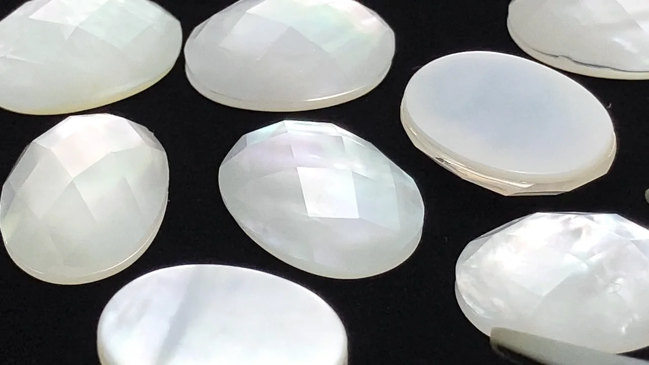ホワイトシェル×クリスタル オーバル カボションカット18×13mm 3個