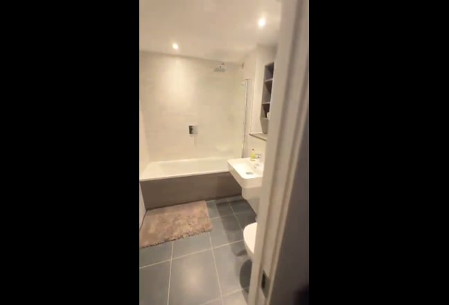 The Blade. 1 room+parking+private bathroom+bills + Main Photo