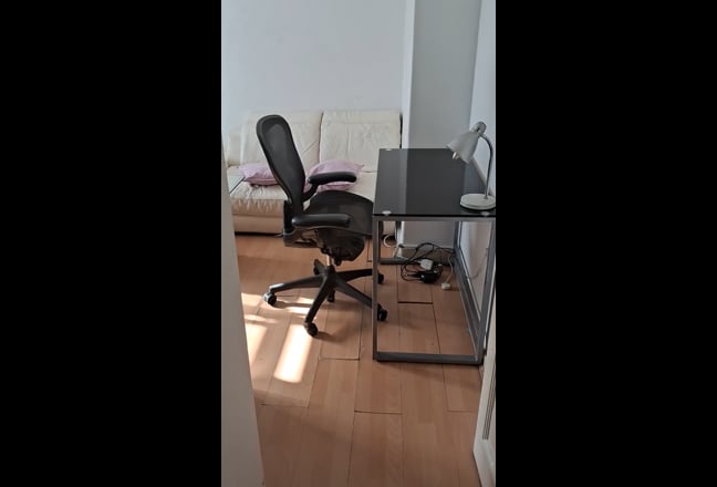 Double bed room for professional or student lodger Main Photo