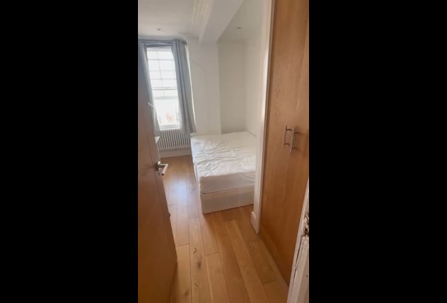 Nice single room with your own bathroom  Main Photo