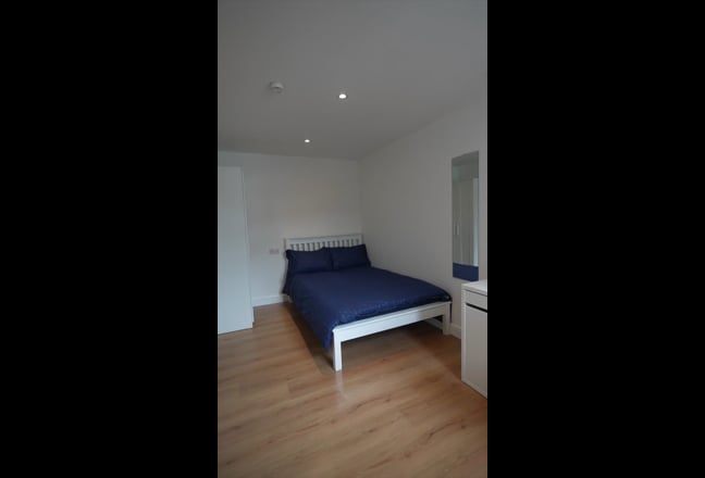 5 bed (all en-suites) house in L6, bills included! Main Photo