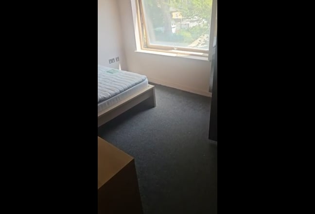 Double room in Bermondsey house Main Photo