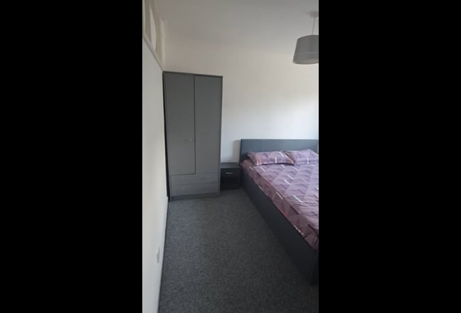 2 Rooms to Let- Excellent Location Wigan Infirmary Main Photo
