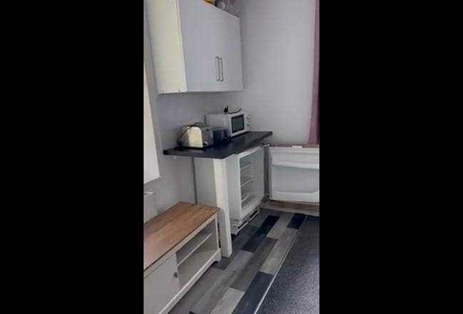 Double bedroom with en-suite and kitchenette Main Photo