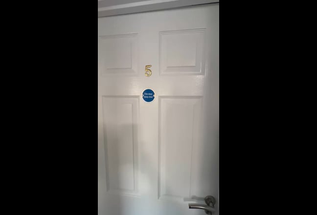 Professional Studios with Ensuite and Kitchnette Main Photo