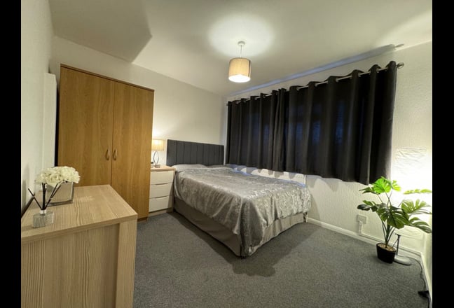 Beautiful Double Room With Driveway Parking Inc Main Photo