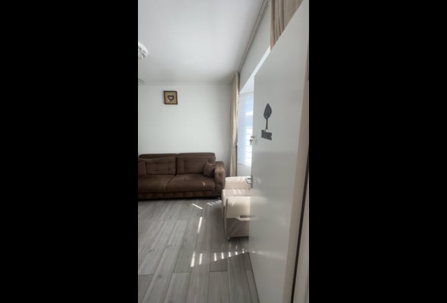2 Bed Bungalow w/ private driveway (bills incl) Main Photo